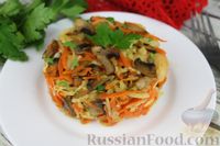 Салат из квашеной капусты с фасолью, жареными грибами и морковью